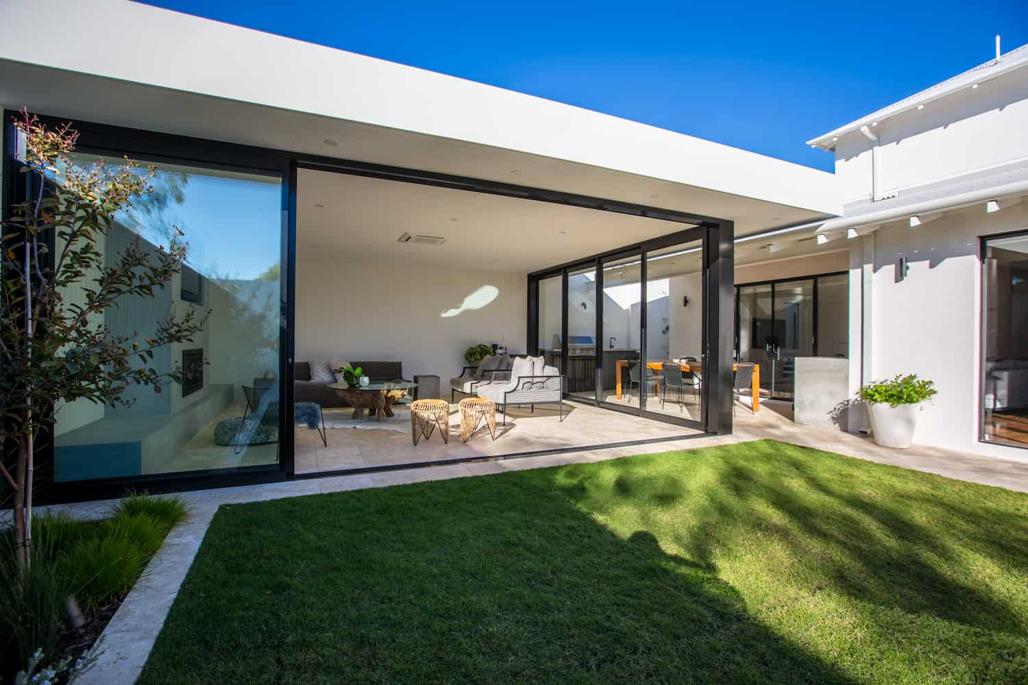 Modern home extension in Perth featuring open-plan indoor and outdoor living design by Seabreeze Building Co.